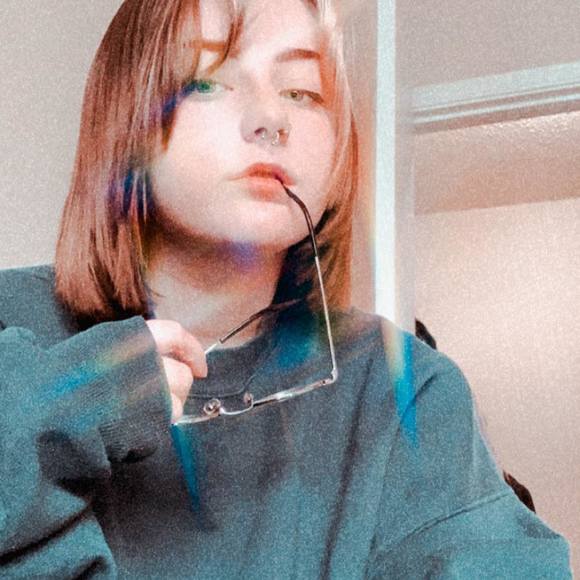 Meet your Posher, Lauren - Picture 1 of 1